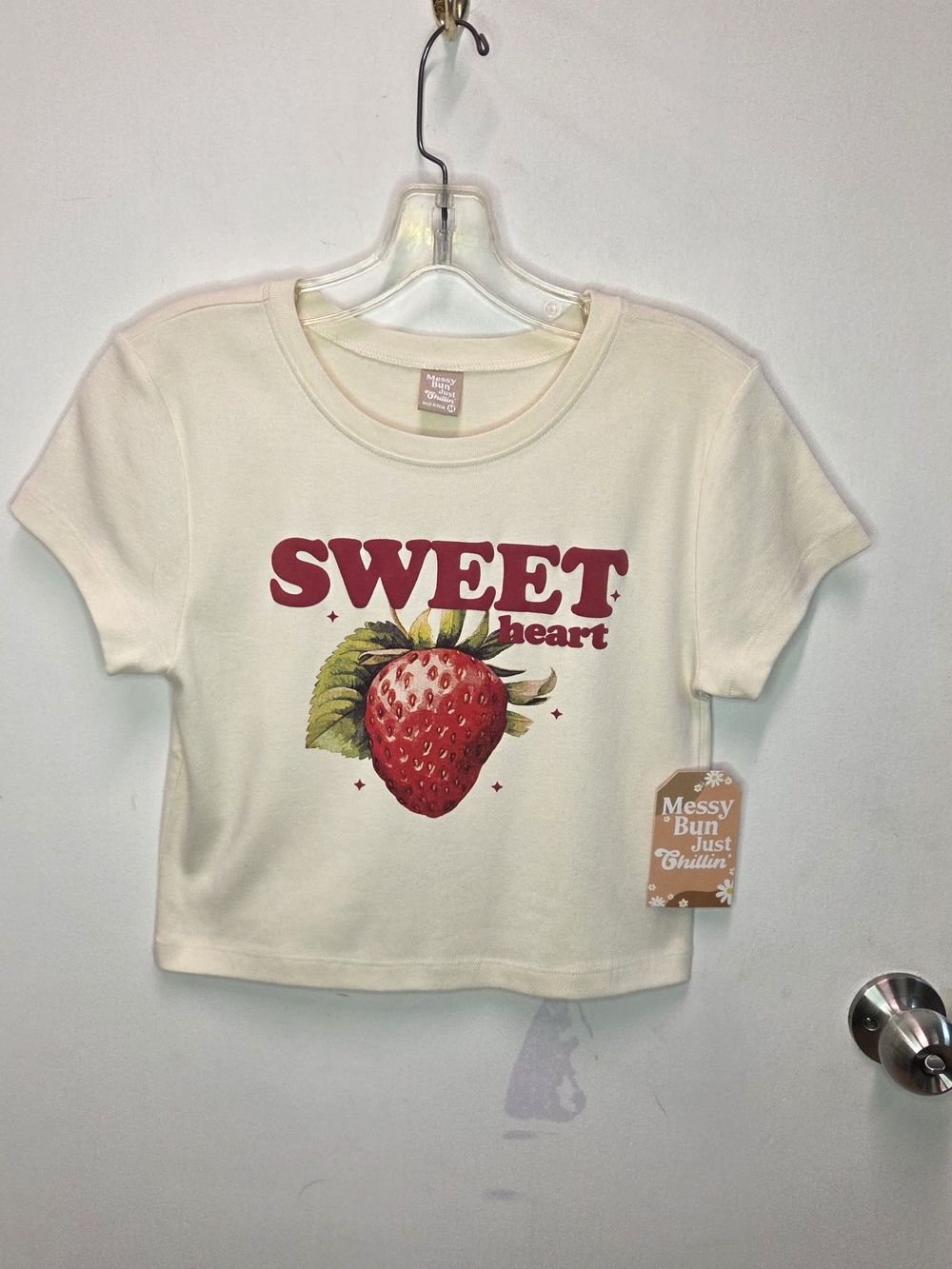 NWT Messy Bun Just Chillin Strawberry Sweetheart Baby Tee Crop Top Cream Size M